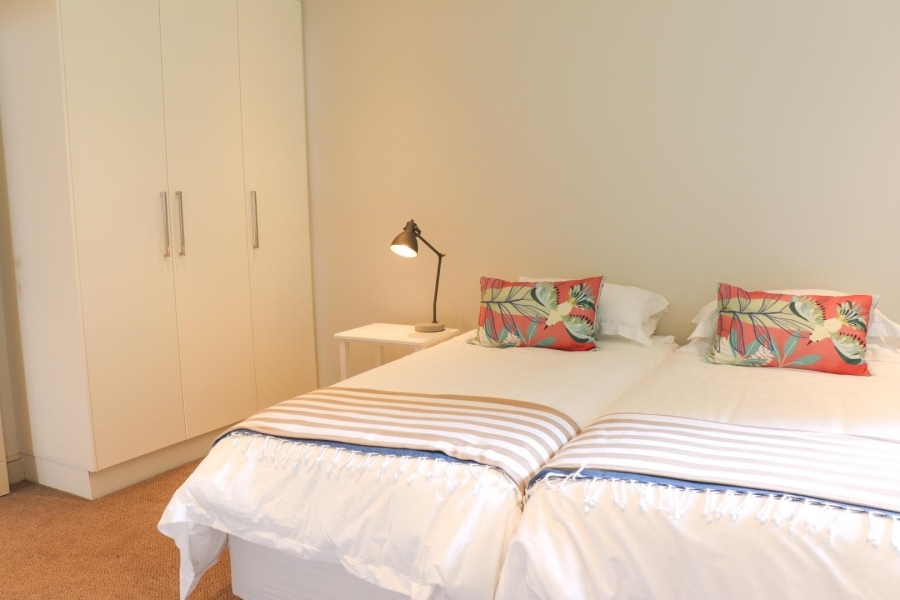 To Let 6 Bedroom Property for Rent in Voelklip Western Cape